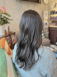 地毛活かしグレーで透明感髪へ - EMU international 春日部本店掲載