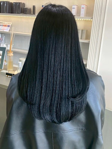 ブルーグレー ケアブリーチ ダメージレス 艶髪ロング 20代 - 髪質改善 SEPT. 天神大名掲載