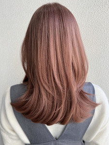 ピンクベージュ/全頭ブリーチ/ハイレイヤーカット - Grin by artina 八王子店掲載