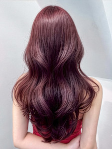 顔周りレイヤー韓国ヘアロングウルフカット_ba573451 - IT by ALBUM 下北沢店掲載