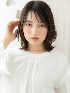 ゆるふわミディアムレイヤーカット小顔ウェットヘア30代40代