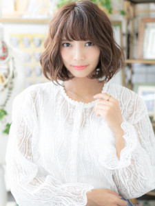 くせ毛風斜めバングくすみカラー小顔大人ボブ　プードルボブ - COVER HAIR bliss【カバーヘア ブリス】大宮/大宮西口店掲載