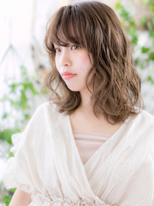 斜めバング大人ハイライト外国人風ウェーブ　エアウェーブパーマ - COVER HAIR bliss【カバーヘア ブリス】志木/志木南口駅前店掲載