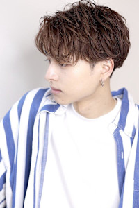 ゆるっとパーマの外国人風センターパート - LIPPS hair 梅田【リップスヘアー】掲載