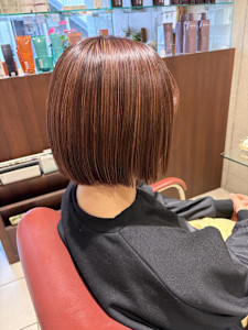 白髪も味方に！ピンクハイライトボブ