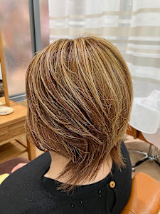 白髪ぼかしベース明るめハイライトウルフ