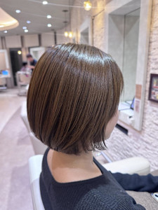 ボブショート×オリーブベージュ