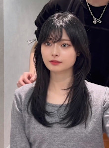 大人かわいいくびれミディラベンダーインナーカラー