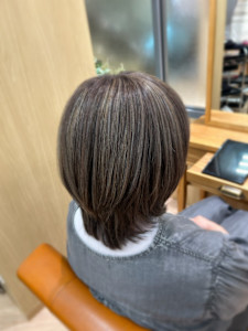 白髪を活かしたグレイヘア