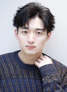 毛流れスパイラルセンターパート - LIPPS hair 難波【1/16 NEW OPEN】掲載