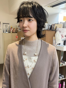 無造作マッシュウルフ個性派顔まわりカット