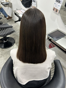 オリーブベージュカラー