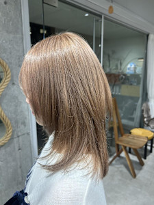 ミディアムレイヤー×ベージュカラー