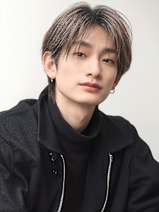 艶感アッシュグレーショートマッシュウルフp1　フェザーウルフ