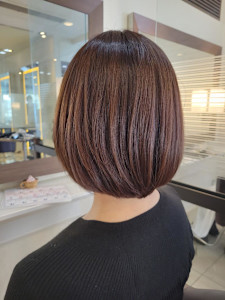 丸み×くびれで“首が細く見える”大人ショート 朝5分でキマる