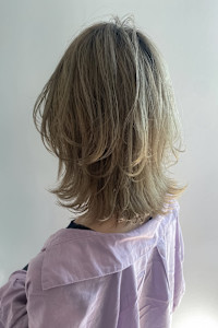 ハイトーン×抜け感レイヤーミディ