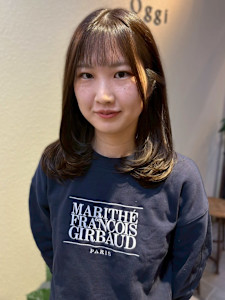 レイヤーカット 20代 オリーブグレージュ 透明感カラー - Oggi 西新店掲載