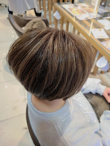 【小田急相模原】白髪ぼかしハイライト×ショート