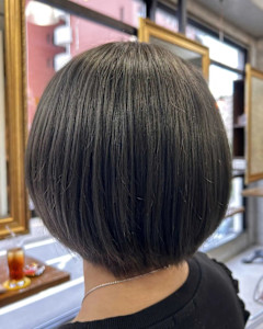 ショートボブ×グレージュカラー