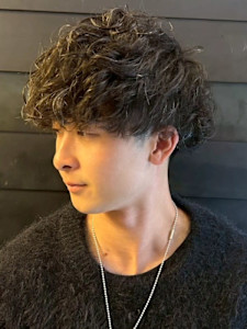 ツイスパ ツーブロックマッシュ ハイライト メンズパーマ