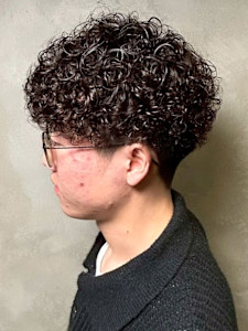 スパイラルパーマ 刈り上げ ショート マッシュ カジュアル - 完全個室 THIS IS BARBER 3rd掲載