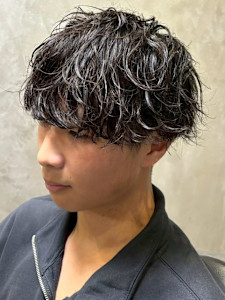 ニュアンスパーマ マッシュショート 束感 20代 カジュアル