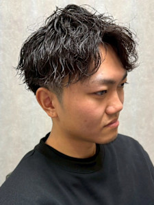 ツイスパ 束感ショート メンズパーマ ツーブロック 20代