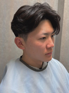 センターパート 毛流れパーマ ツーブロック ナチュラルパーマ