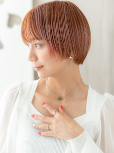 ペールオレンジ似合わせカット丸みショートマッシュ20代30代