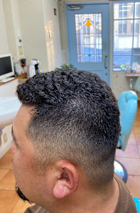 パンチパーマ　フェードカット