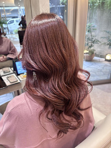 春を先取り♪艶めく柔らかピンクベージュカラー