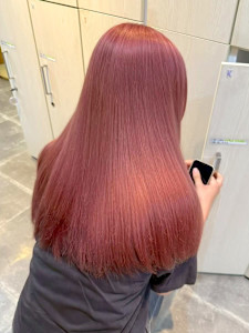 艶ストレートピンクカラー - N° il duca 札幌駅前店掲載