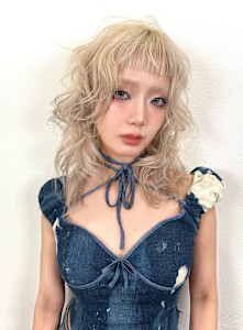 ブロンド　デザインカラー　ケアブリーチカラー　レイヤーカット