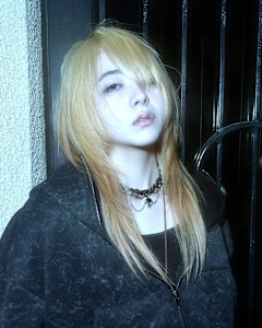 ブロンド　デザインカラー　ケアブリーチカラー　レイヤーカット