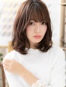 小顔斜めバングくせ毛風ヘルシースタイル　ミディアムレイヤー - COVER HAIR bliss【カバーヘア ブリス】北浦和/北浦和西口店掲載