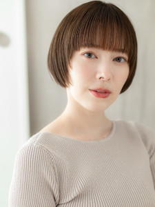 ぱっつん前髪レイヤーショートマッシュルームヘア30代40代 - mod's hair【モッズヘア】上尾/上尾西口店掲載