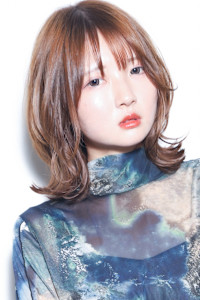 【韓国スタイル】くびれミディアムヘア×グレージュカラー