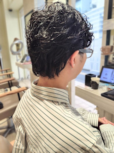 くせ毛をいかしたウルフショート