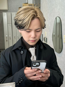 エンドカラー(ブリーチ/センターパート/デザインカラー) - Men’s salon Zina 天神 ［メンズカット/眉毛/韓国/パーマ］【メンズサロンジーナ】掲載