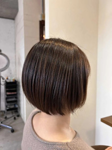 ショートボブ×アッシュベージュカラー