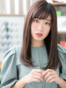 モノトーングレージュ大人かわいい小顔ロング　脱白髪染め