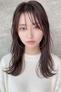 小顔顔周りレイヤー×透明感グレージュ×艶髪セミディ人気美容室