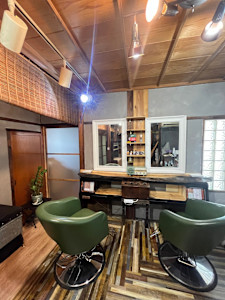 完全予約 隠れ家美容室COLORS 大月鳥沢店(カンゼンヨヤク　カクレガビヨウシツ　カラーズ　オオツキトリサワテン)