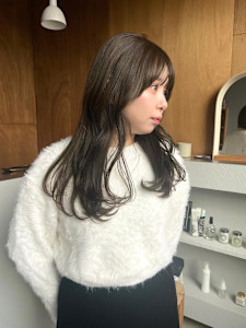 ちょっぴり深めなオリーブブラウン