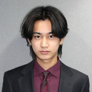 フェザーパーマ×センターパート