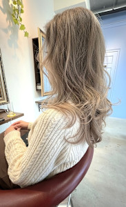 ブリーチカラー　シルバーグレージュ - Lourdes hair design掲載