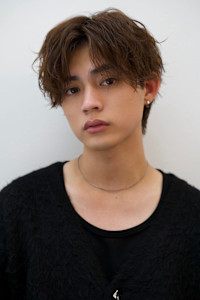 シャドウパーマ　センターパート　メンズパーマ　メンズヘア