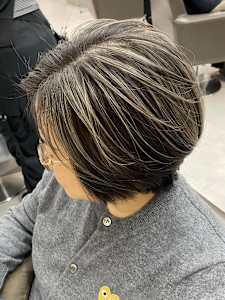 銀座白髪ぼかしハイライトバレイヤージュブリーチグレージュ白髪