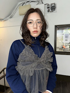 【BOW HAIR】アンニュイな色気漂うミディアムウェーブ