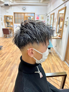 アップバングスキンフェードカット